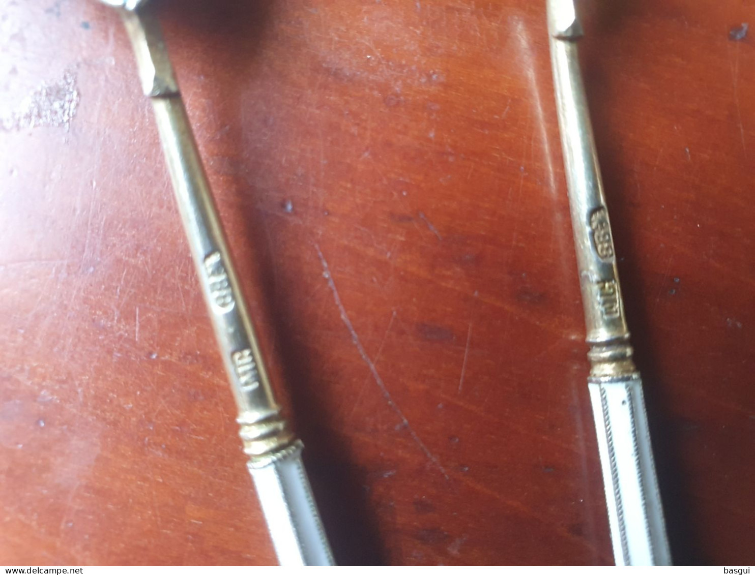 10 Cuillères Russes En Argent 88 Zolotniks émaillées – XIXe – Attribuée à Mikhail Grachev - Silberzeug