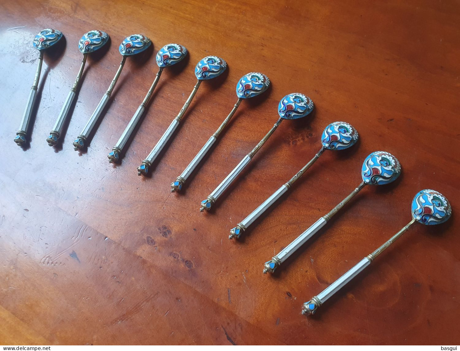 10 Cuillères Russes En Argent 88 Zolotniks émaillées – XIXe – Attribuée à Mikhail Grachev - Silberzeug