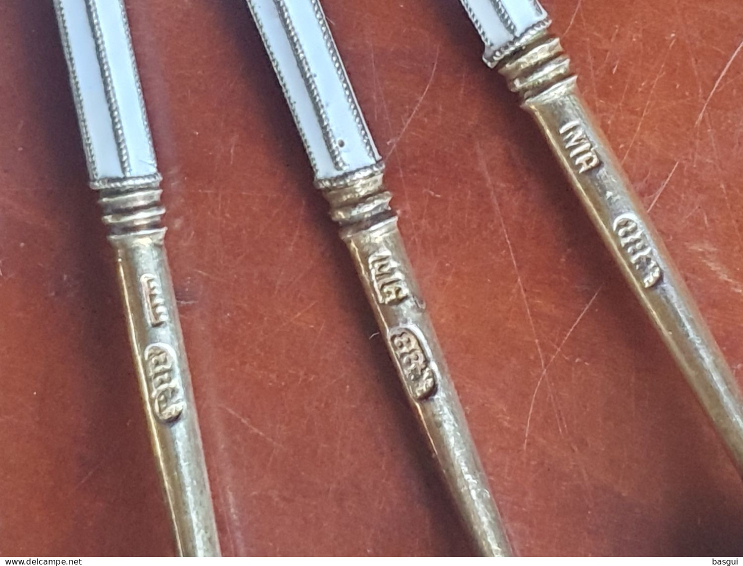 10 Cuillères russes en argent 88 zolotniks émaillées – XIXe – attribuée à Mikhail Grachev