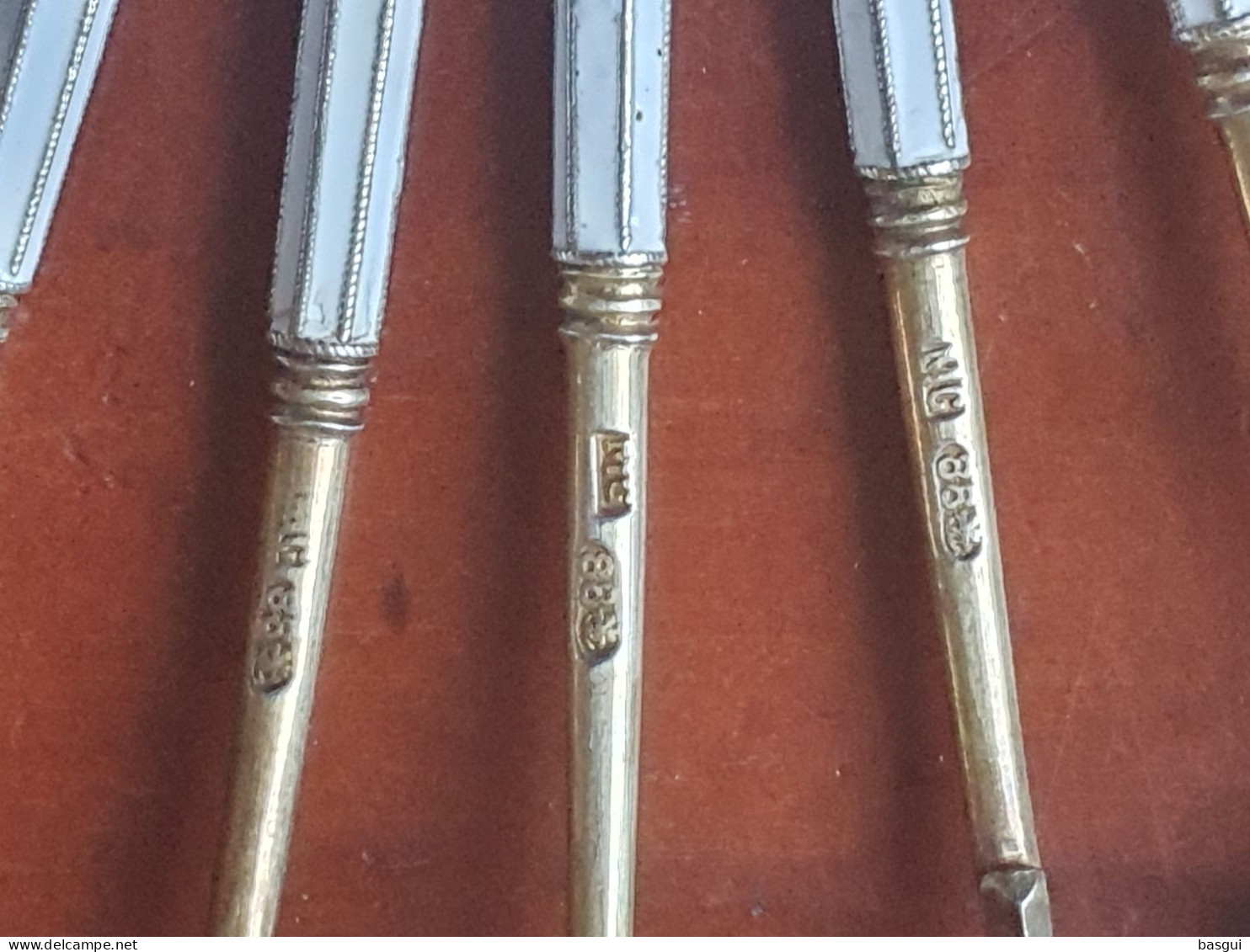 10 Cuillères russes en argent 88 zolotniks émaillées – XIXe – attribuée à Mikhail Grachev