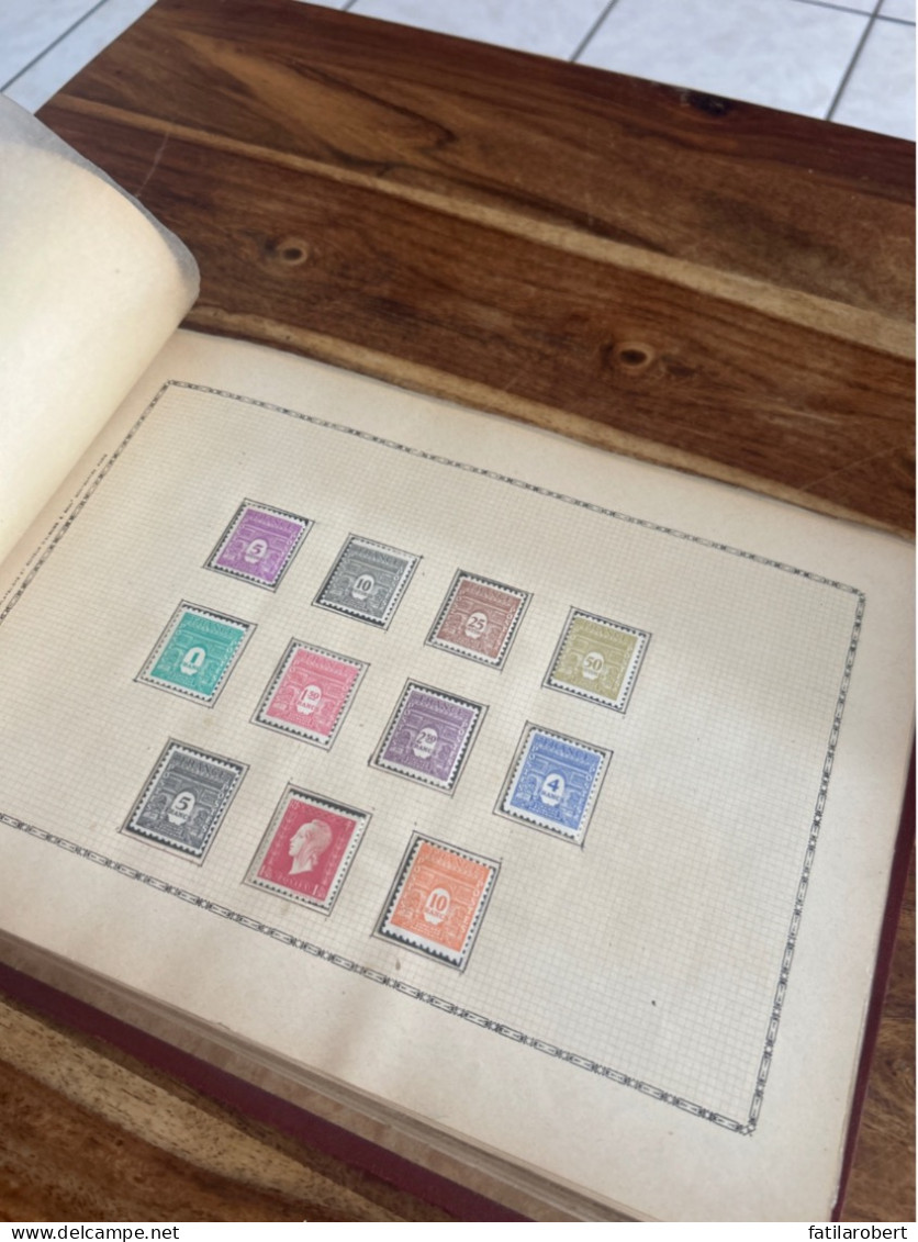 Timbres ancien dans un album