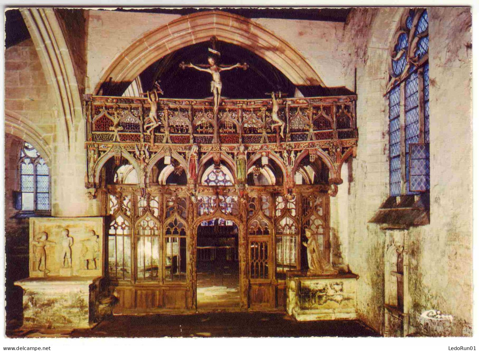 (56). Le Faouet. 4 Cp. 10 208 Chapelle Ste Barbe & CIM 3.00.01.009 Chapelle St Fiacre & MX 7635 & 10 210 - Faouët