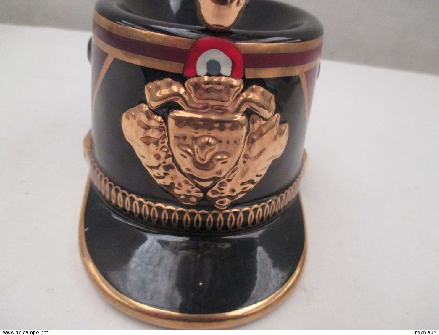 Shako De La  Garde - Cendrier  En Ceramique  - Exemplaire Numéroté 2631 -  Parfait état - Asbakken