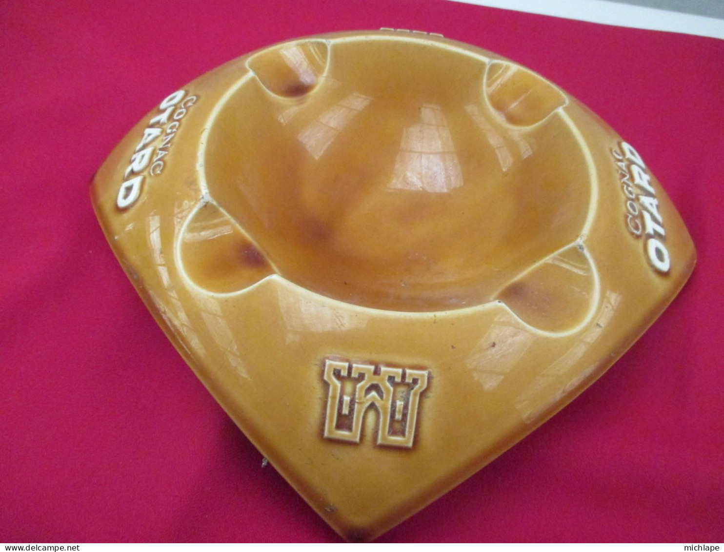 Un Grand Cendrier   Cognac Otard  21 Cm Par 21 Cm Environ 500 Gr - Cendriers