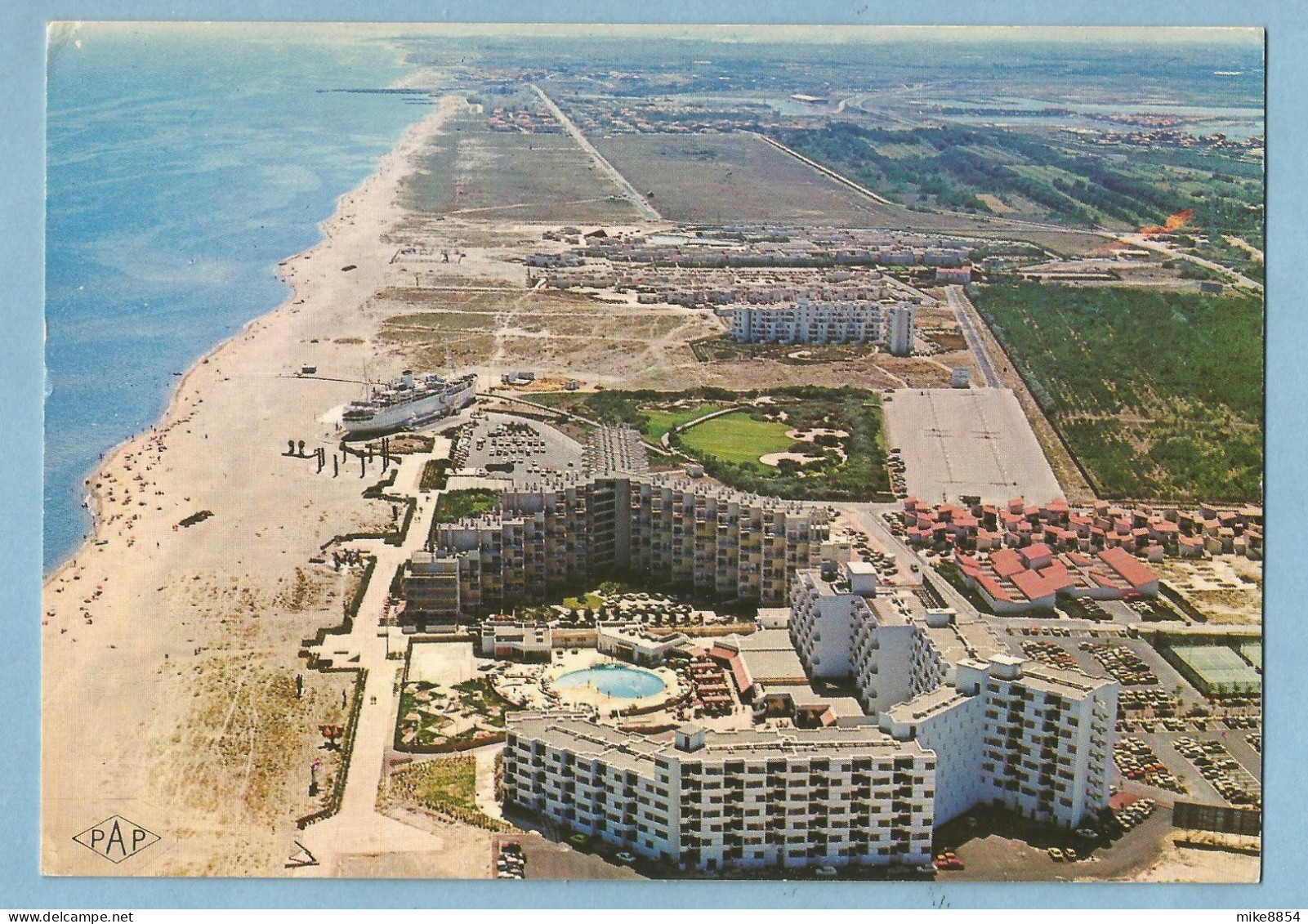 A122-5    CP  PORT-BARCARES  (Pyrénées-Orientales)  Vue Panoramique De La Station - Au Premier Plan Le Lydia Playa - Port Barcares