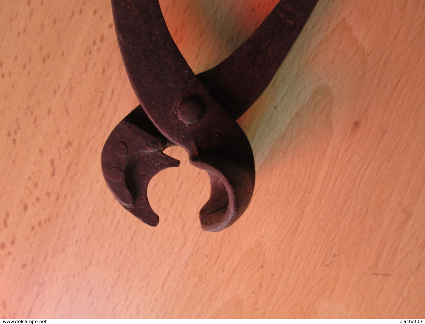 PINCE POUR ??? A Identifier  (bas Prix Pour Commencer) Rare Ou Pas Courant - Outils Anciens