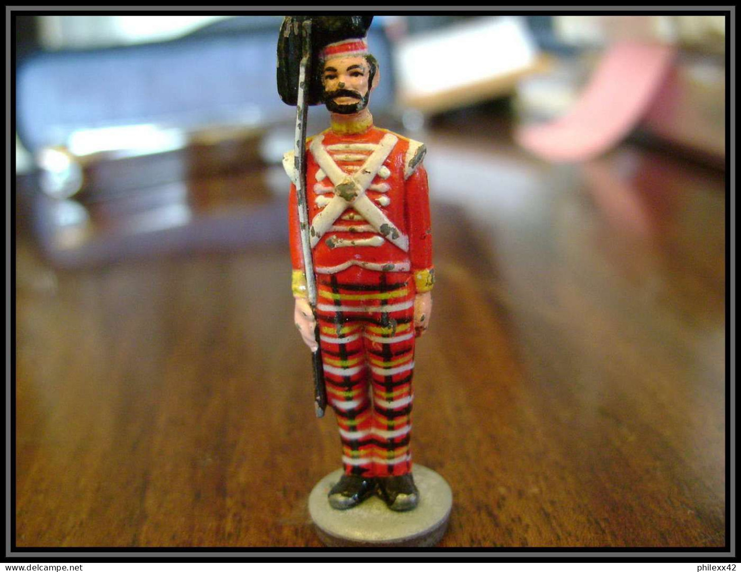 68 Superbe collection de soldats de plombs des centaines de pieces superbe lot