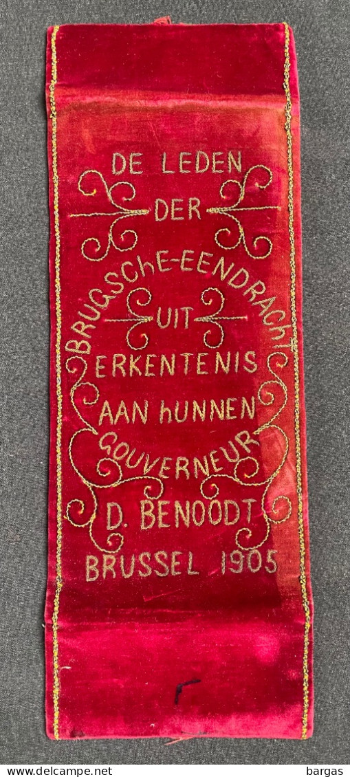 Tissus Brodé Fil D'or 1905 Au Gouverneur D. Benoodt Bruxelles Brussel De L'unité Brugeoise Bruges - Police Bourgeoise - Police