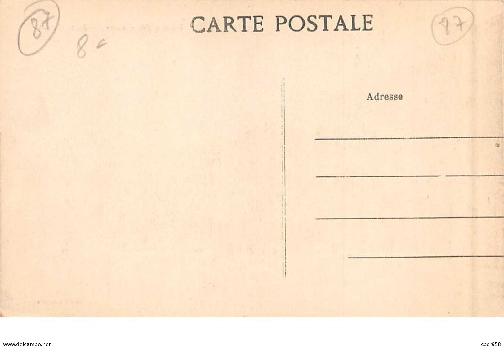 87 . N°53154. BELLAC. Place Carnot - Bellac