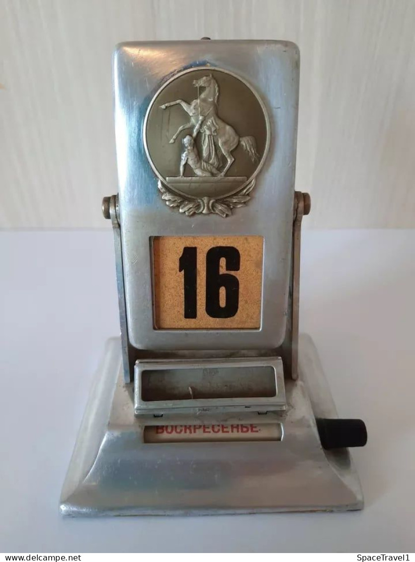 VINTAGE SOVIET USSR METAL DESK PERPETUAL CALENDAR ABOUT 1950-60's - Autres Appareils