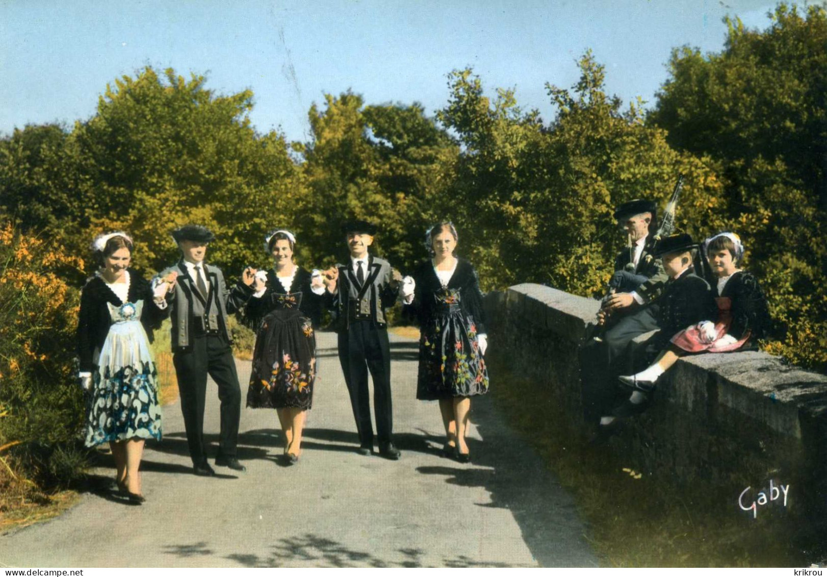 CPSM    PLOERMEL - Ridée Au Son Du Biniou : Par Ce Grand Chemin Il Passe Gai La Violette... - Ploërmel