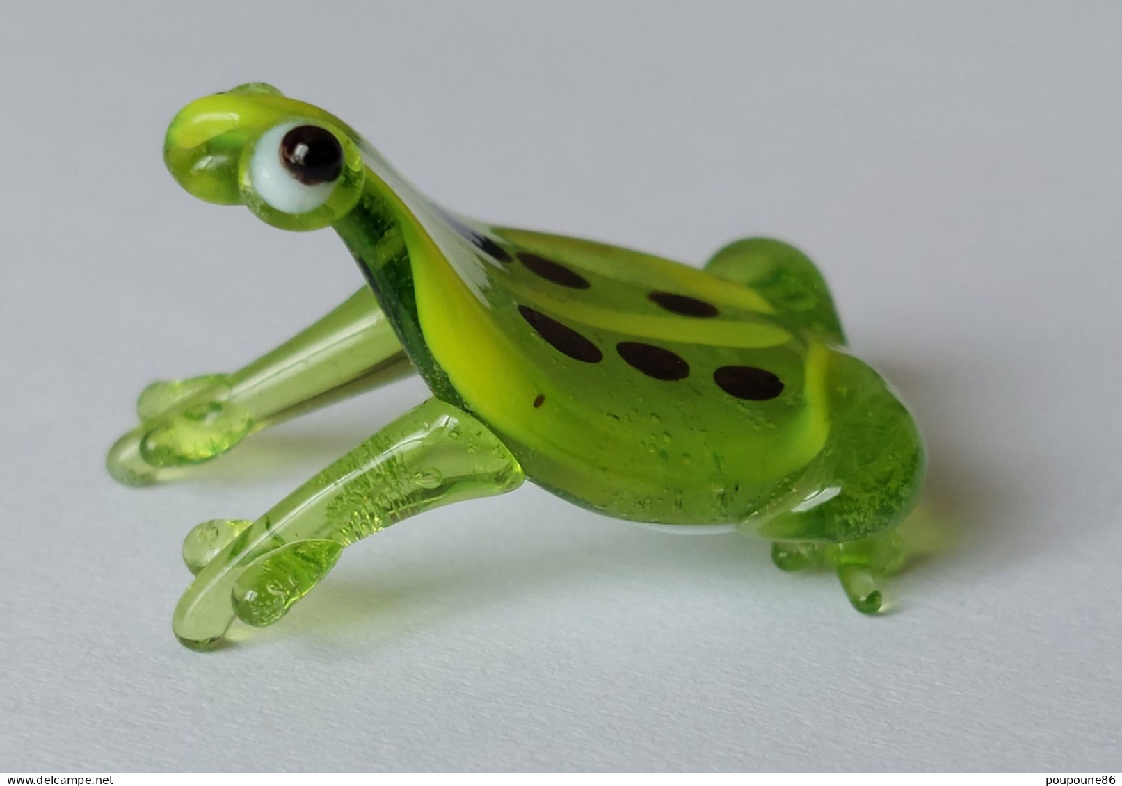 FEVE - FEVES -  "ANIMAUX PATE DE VERRE" -  UNE BELLE PETITE GRENOUILLE - - Tiere