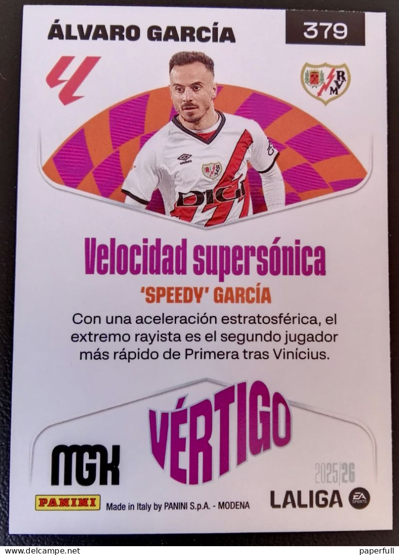 Cromo, Sticker PANINI MGK 2025/26 - Álvaro García, Rayo Vallecano (VÉRTIGO) #379 - Edition Espagnole