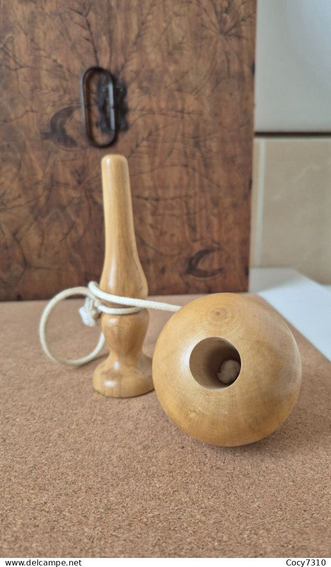 Bilboquet En Bois Vintage "Le Bois Dormant" - Toy Memorabilia