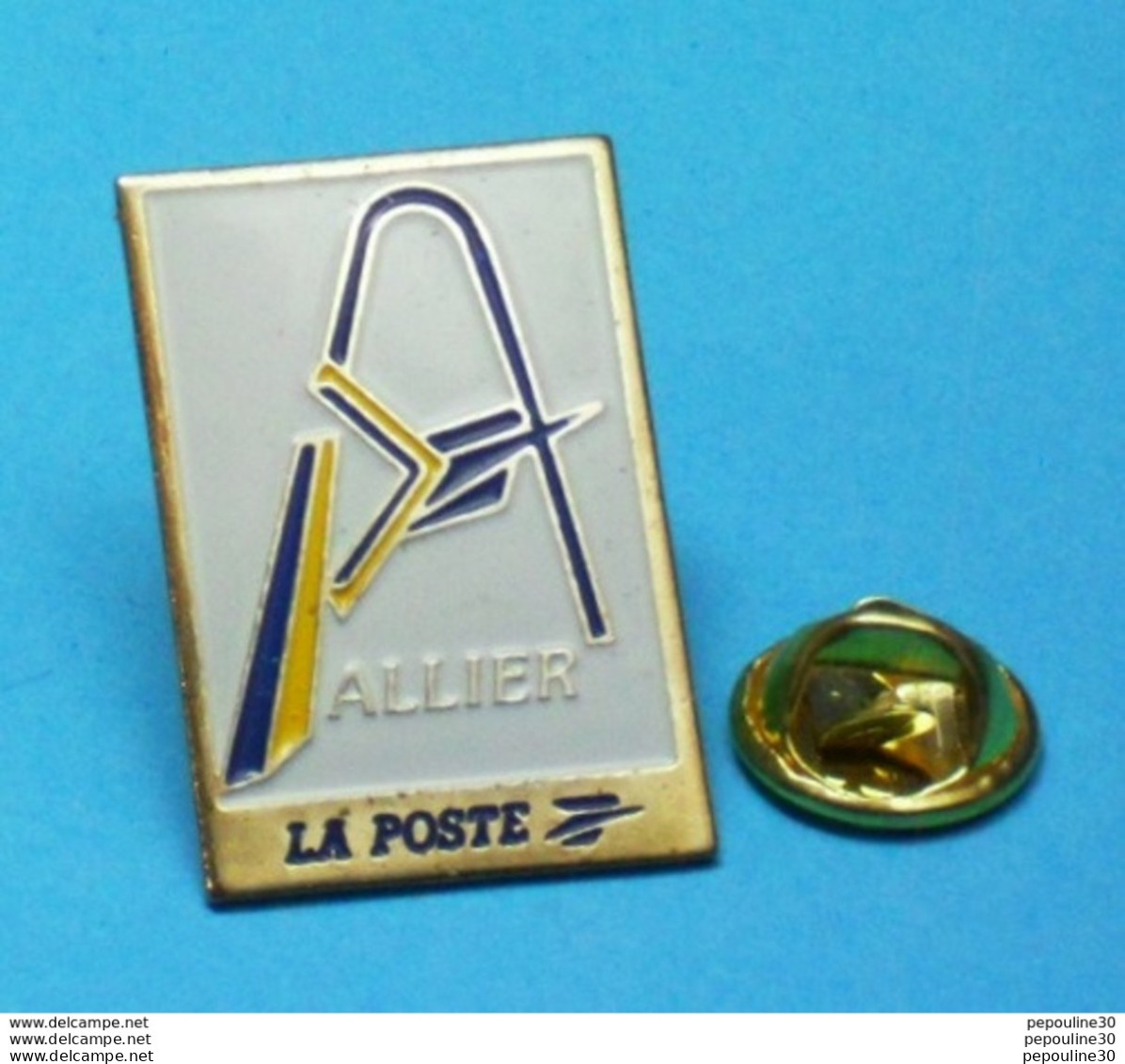 1 PIN'S  //   ** LA POSTE / 03 L'ALLIER ** - Postes
