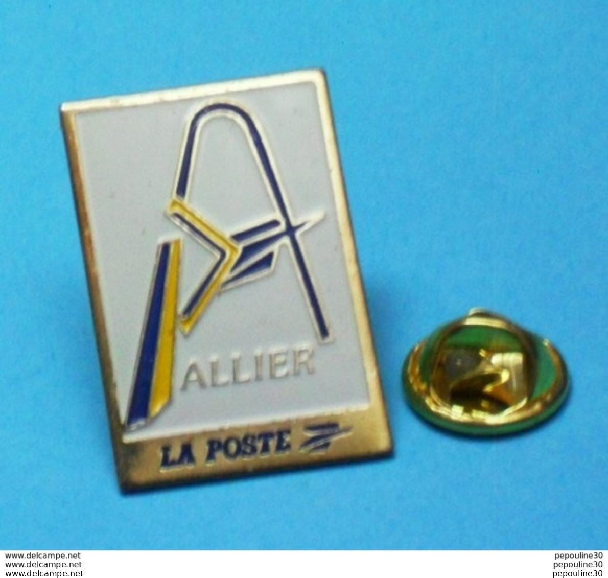 1 PIN'S  //   ** LA POSTE / 03 L'ALLIER ** - Postes