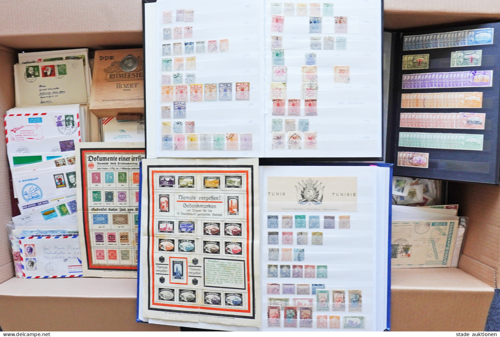 Wunderkisten Alle Welt Sammler-Nachlass In Zwei Großen Kartons, Diverse Briefmarken-Alben, Briefe Und Belege, Usw., In U - Other & Unclassified