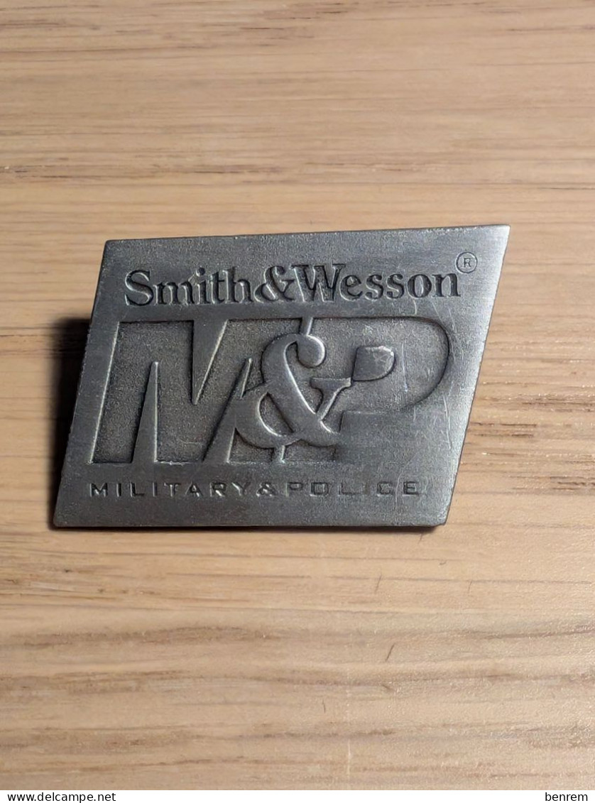 Pin's Smith&Wesson M&P - Marques
