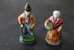 2 FEVES -FIGURINES - PETITS OBJETS DE VITRINE OU DECORATION POUR LA CRECHE -COUPLE - Santons