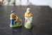 2 FEVES -FIGURINES - PETITS OBJETS DE VITRINE OU DECORATION POUR LA CRECHE -COUPLE - Santons