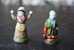 2 FEVES -FIGURINES - PETITS OBJETS DE VITRINE OU DECORATION POUR LA CRECHE -COUPLE - Santons