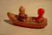 JOUET ANCIEN / Celluloide JAPON / COUPLE D ENFANTS DANS UN CANOE  1950/60 / TRES BEL  ETAT / - Oud Speelgoed