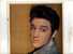 - PAGE DE MAGAZINE ARRACHEE  . PORTRAIT D´ELVIS PRESLEY - Affiches & Posters