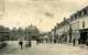 76  - LONDINIERES  -  Place Du Marché  - 1906 -  BELLE ANIMATION  - ( Taches Et  Traces Pliure Angle Bas Gauche ) - Londinières