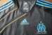 Delcampe - COLLECTOR PREMIER MAILLOT DE FOOT OLYMPIQUE DE MARSEILLE O.M. DROIT AU BUT ADIDAS AVEC LE NOUVEAU SPONSOR " BETCLIC " - Habillement, Souvenirs & Autres