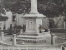 MANZAT (Puy-de-Dôme) - La Place De L´Eglise - Le Monument élevé à La Mémoire Des 80 Morts Pour La Patrie - Non Voyagée - Manzat