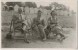 Royaume-Uni - Angleterre - 3 Personnes En Chaise Longue Sur La Plage De Salisbury - Salisbury