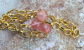 Collier Sautoir Rose Et Doré Quartz Cerise 8mm Pierre Semi-précieuse Sur Chaîne Dorée De Qualité  Longueur: Environ 91cm - Collane/Catenine