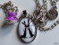 Collier Jeune Fille Ses Lapins Noirs Et Son Tutu Mauve  Longueur: Environ 52 Cms - Necklaces/Chains