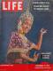 Magazine LIFE - NOVEMBER 15 , 1954 - INTER. ED. -  LES  ITALIENS CONQUIÈRENT LE SOMMET INACCESSIBLE - FIAT Etc  (3022) - Novedades/Actualidades