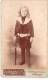 Photographie1908, Original D´un Enfant En Tenue Semi-militaire, Dentelles  Et Fusil  (14.23) - Autres & Non Classés