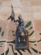 Petite Statuette En Régule De Jeanne D'Arc Sur Son Cheval - Popular Art