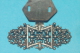 BROCHES  Anciennes FERMOIRS  Pièces Pour Réparation DENTELLE METAL FLEUR DE LYS - Brooches