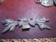 DECORS BRONZE - DEUX BRANCHE EN SAUTOIR SUR SOCLE - VOIR PHOTOS - Bronzes