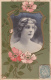 CPA PRECURSEUR. FANTAISIE.   ART NOUVEAU. .JEUNE FILLE DANS LE REFLET DU MIROIR . FLEURS. CPA  1908 GAUFRÉE - Femmes