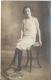 Photo Carte Postale/Jeune Fille Assises: Vers 1920 ?  PH174 - Anciennes (Av. 1900)