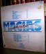 33 TOURS VINYLE NEUF 1983 ENRICO MACIAS DEUX AILES ET TROIS PLUMES JE PORTE BONHEUR COMME UN REFRAIN POPULAIRE AVEC LES - Musicals