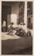 Grande Foto Original Enero 1924 SEVILLA (Séville) - Trabajadores Que Comen Cerca De La Catedral (A54) - Sevilla