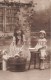 Enfant Paysants Jouant à La Lessive Avec Baquet à Eau Et Poupée - Child Playing The Washingwith Tub With Water And Doll - Other & Unclassified