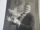 AK / Bildpostkarte / Fotokarte 1913 Junger Mann Im Anzug Mit Blumenstrauss (Biebrich) - People