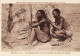 AFRIQUE ORIENTALE - BAHI - Deux WAGOGOS Assis Au Pied D'un Baobab En Train De Se Coiffer - Tanzanie