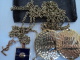 YVES SAINT LAURENT " BELLE D'OPIUM" SUPERBE COLLIER 4 BRELOQUES  VOIR !!! & LIRE !! - Miniatures Femmes (avec Boite)