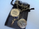 YVES SAINT LAURENT " BELLE D'OPIUM" SUPERBE COLLIER 4 BRELOQUES  VOIR !!! & LIRE !! - Miniatures Femmes (avec Boite)