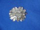 1 Broche Ancienne Decor Marguerite -marquage Au Dos Meller Etc....- - Broches