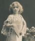 ENFANTS -  LITTLE GIRL - MAEDCHEN - Jolie Carte Fantaisie Portrait Fillette Et Coeur - Portraits