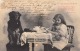 UN INVITÈ MAL ÈLEVÈ - Hübsches Kleines Weinendes Mädchen Und Hund, Gel.1903 - Cartes Humoristiques